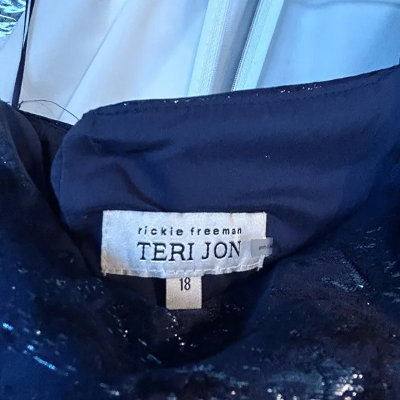 Mother of Bride or Groom dress-navy with silver metallic threading - Picture 4 of 11